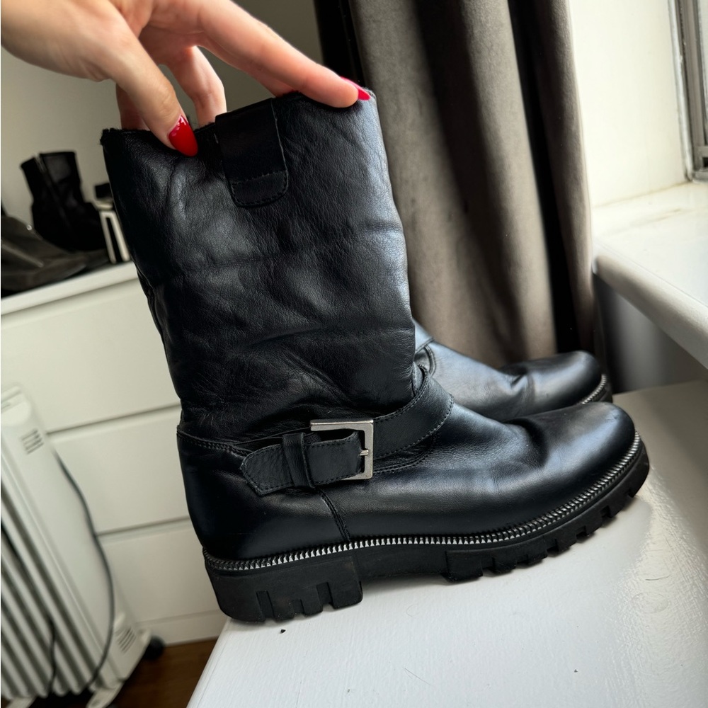 Made in Italy, real leather boots, faux fur lined.
